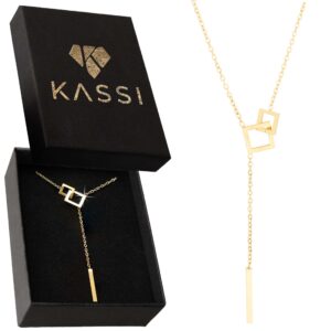 Nowoczesna elegancja w najczystszym wydaniu – naszyjnik typu „krawatka” z dwoma przeplatającymi się kwadratami i delikatnym, opadającym paskiem.